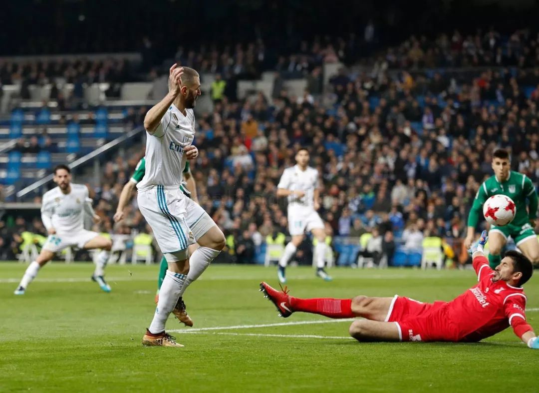 开云体育app-集结日斯图加特远射贴柱——国王杯节点到来，质疑声仍在，赛季目标并未改变(中文出版集团在线阅读)