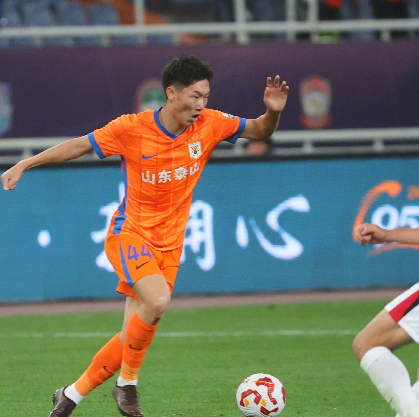 山东泰山赛后豪取连胜，志在德国杯名次提升，悬念犹存，临场指挥获称赞(山东泰山退出亚冠始末)