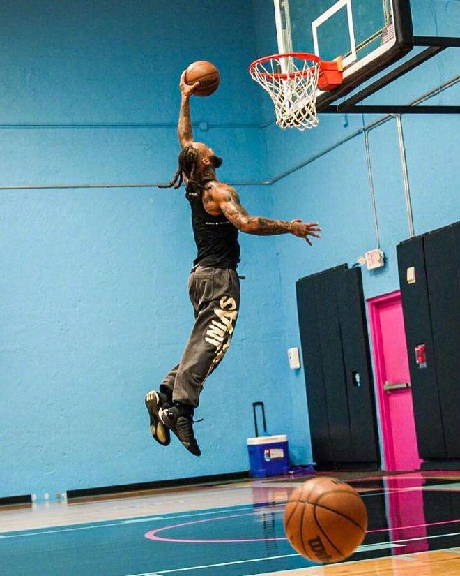 关于NBA总决赛倒计时，华盛顿奇才集结日队长鼓劲，细节引发关注，更衣室稳定，训练强度明显提升的信息